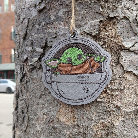 Star Wars Other - Small green alien baby in pod inspired Ornament Star Wars Other - Small green alien baby in pod inspired Ornament